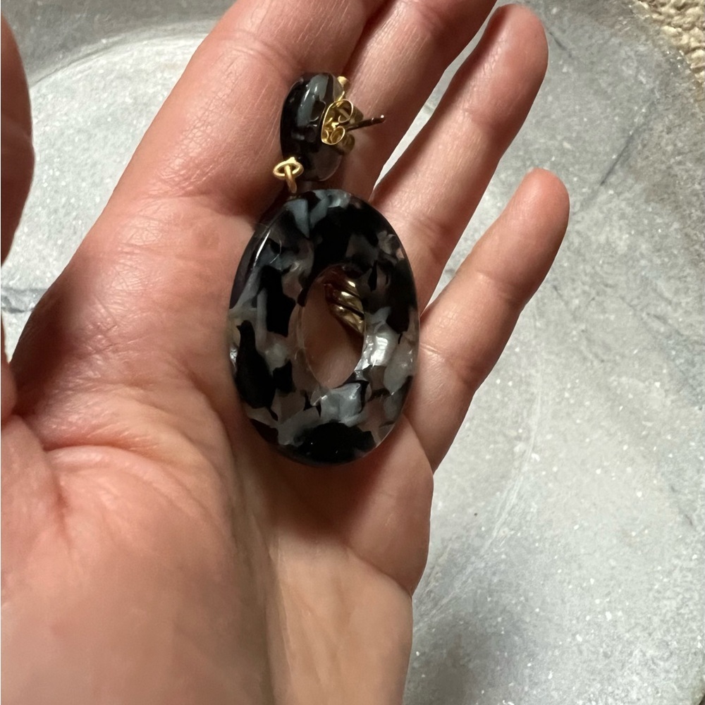 Loft Earrings - Picture 6 of 6